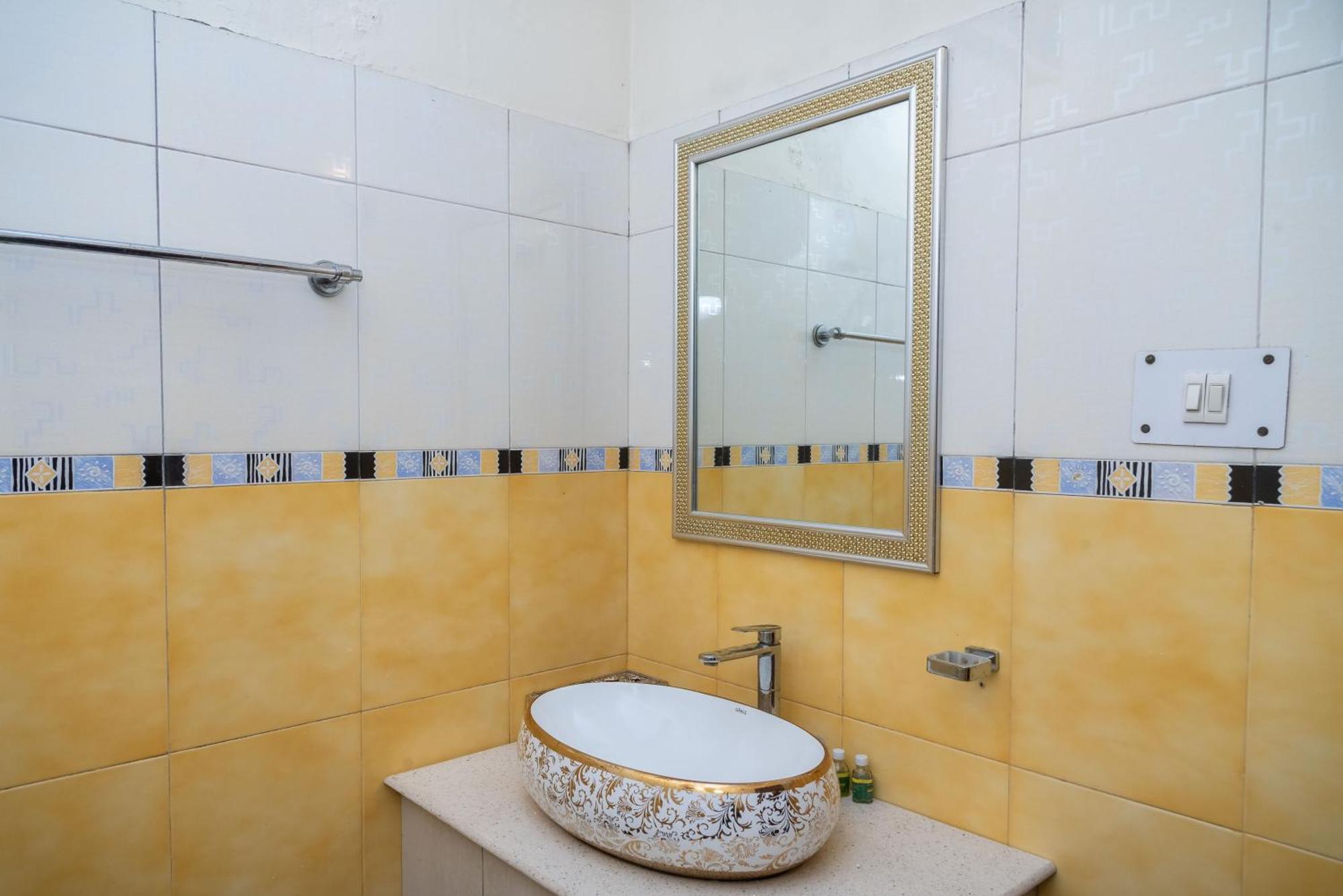 Bed and Breakfast The Urban Grandeur 1 Ґувахаті Екстер'єр фото